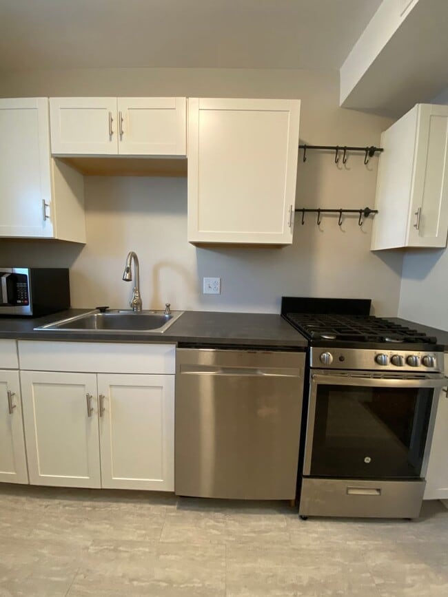 Building Photo - 757 E Warrington Ave