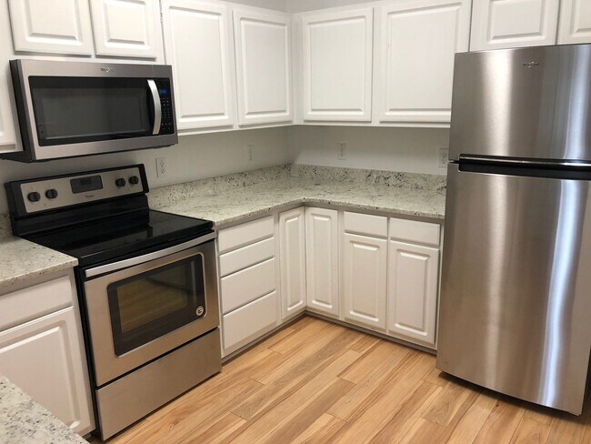 Building Photo - Spacious 3BR/2BA Condo Near North Myrtle B...