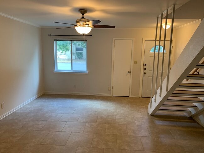 Building Photo - 3214 Crosscreek Dr