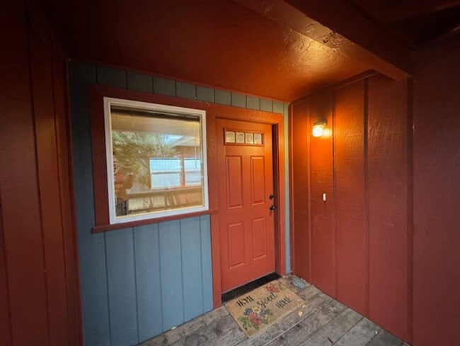 Building Photo - ZELIA! Arcata 3/2, 2 car garage, south facing patio