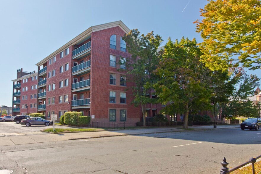 Building - 50 S Common St