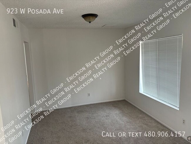 Building Photo - 923 W Posada Ave