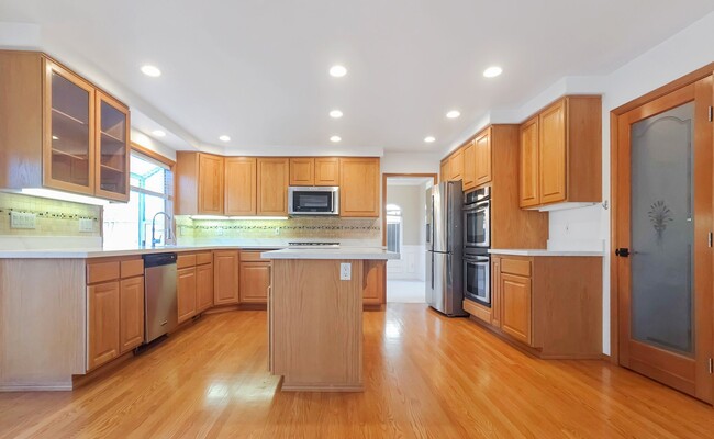 Building Photo - Spacious Updated 4 Bedroom Home with 3 Car Garage