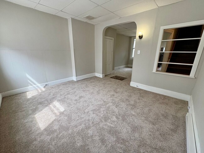 Building Photo - 2 Bedroom 1 Bathroom in York!