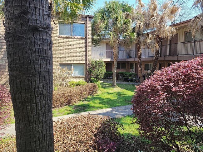 Building Photo - 1530 Heights Blvd