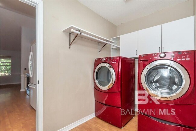 Building Photo - 30894 Pinyon Dr