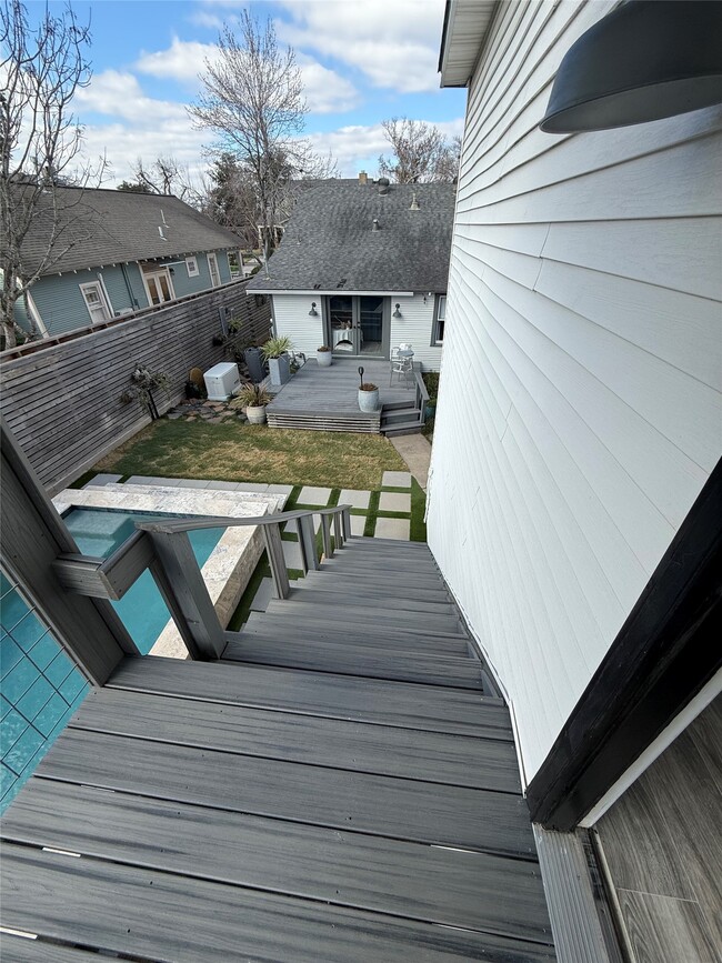 Building Photo - 618 E 16th St