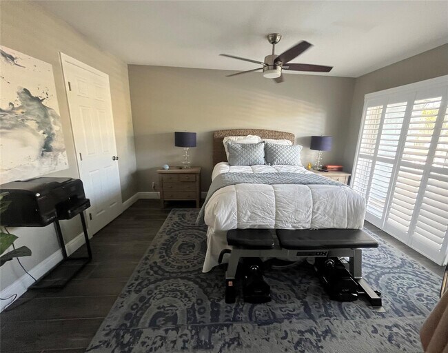 Building Photo - 2113 NE 44th St