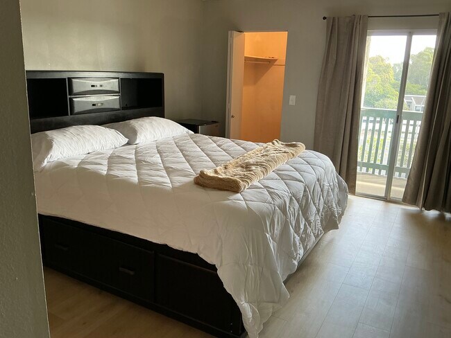 Master Bedroom - 448 N Bellflower Blvd