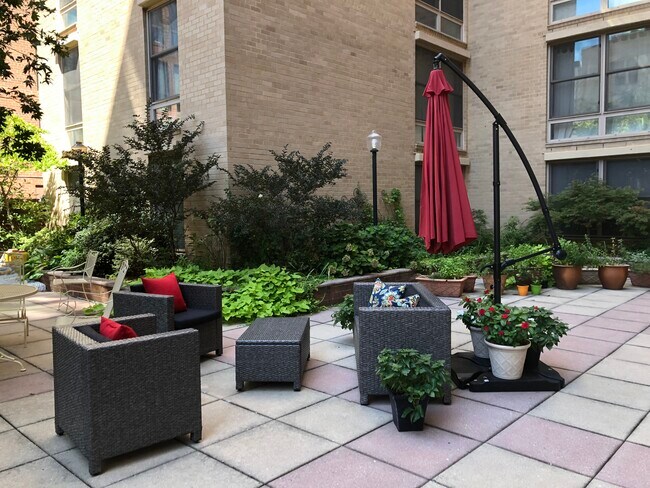 Building Photo - 1260 21st St NW