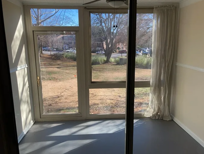 Building Photo - 1 Bedroom in Greenville