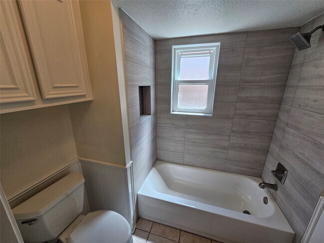 Building Photo - 7703 Pine Cup Dr