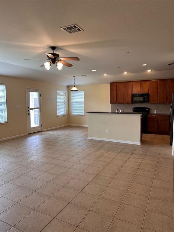 Building Photo - 15008 Fernhill Dr