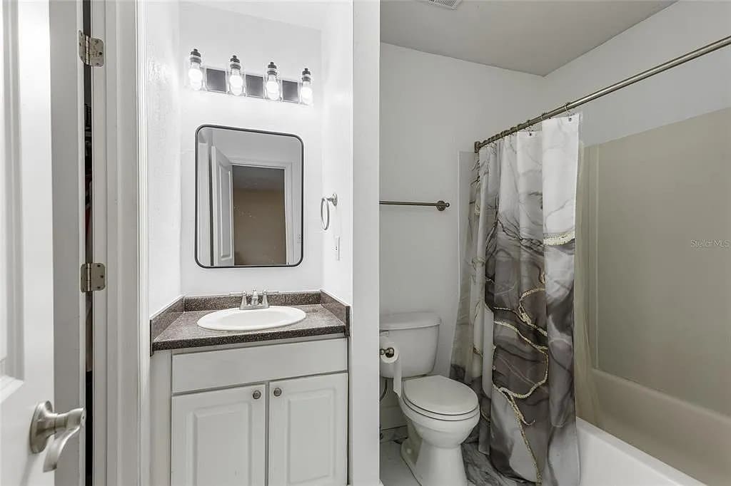 Master Bathroom - 507 NW 39th Rd