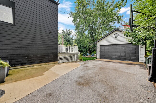 Building Photo - 80 Brier St