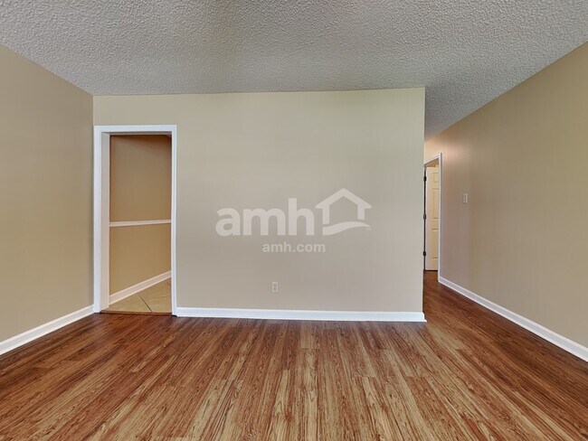 Building Photo - 2524 Cinema Dr