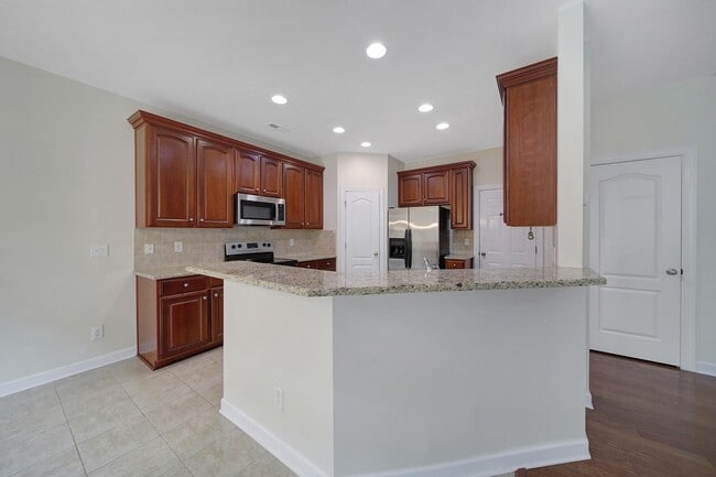 Building Photo - Lovely 3 Bed 2.5 Bath Townhome in Blakeny