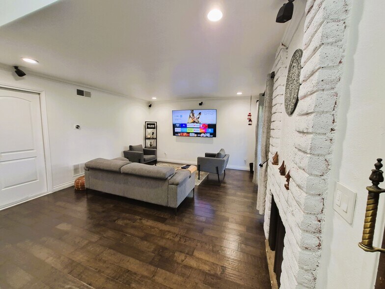 Building Photo - 5313 Sevilla Ct