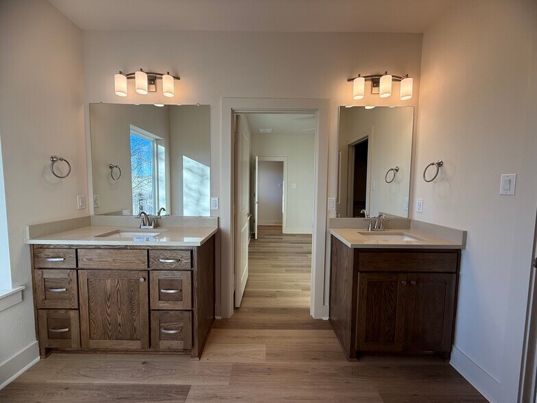 Building Photo - 207 Railroad Ave