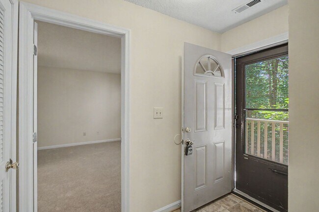 Building Photo - 540 Pineland Cir