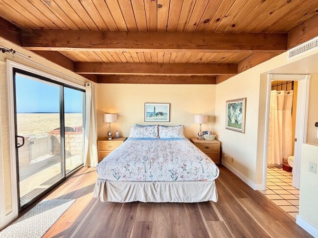 Building Photo - 3949 Ocean Dr
