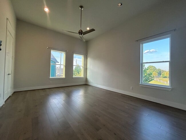 Building Photo - Charming Three Bedroom in Houston!