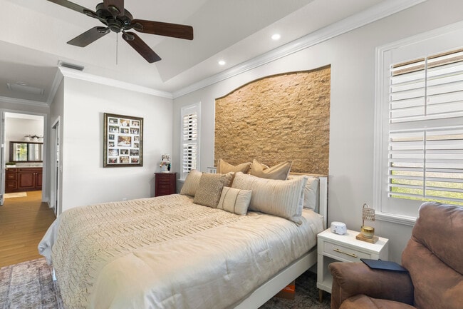 Building Photo - 1509 SW Mockingbird Cir