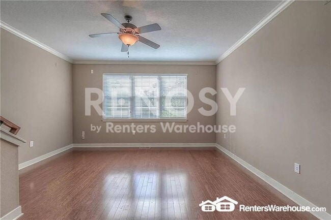 Building Photo - 3 Bedroom / 3.5 Bath Townhouse Near KU MED -  Available in August