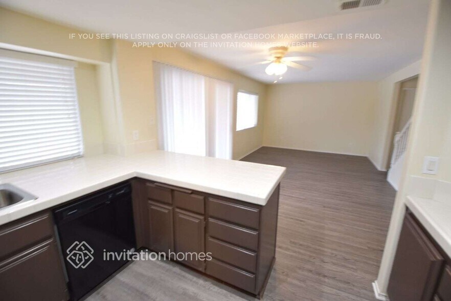 Building Photo - 45613 Clubhouse Dr