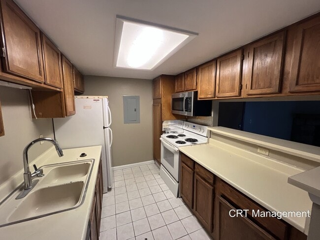 Building Photo - Beautifully Renovated 3-bedroom 2 Bathroom...