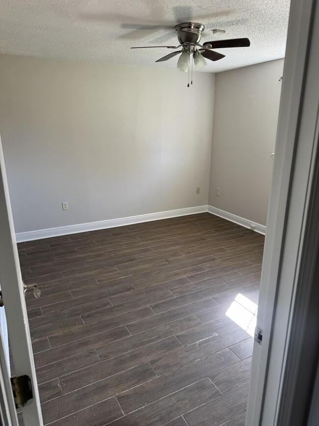 Building Photo - 7718 Reindeer St