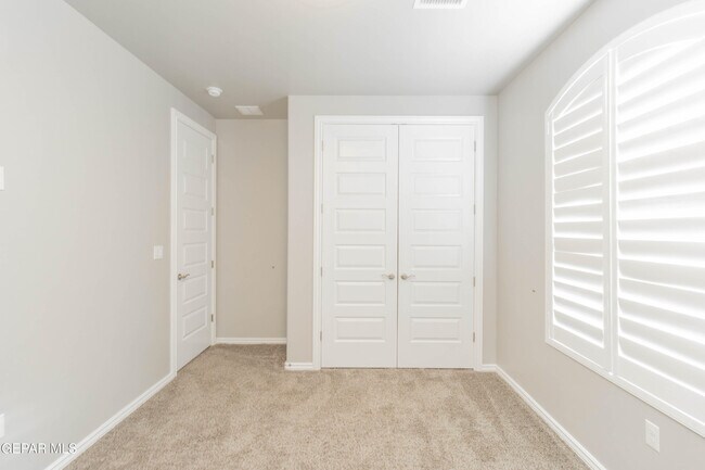 Building Photo - 864 Lemington St