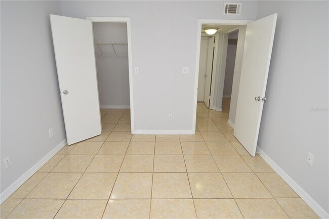 Building Photo - 8643 Mallard Reserve Dr