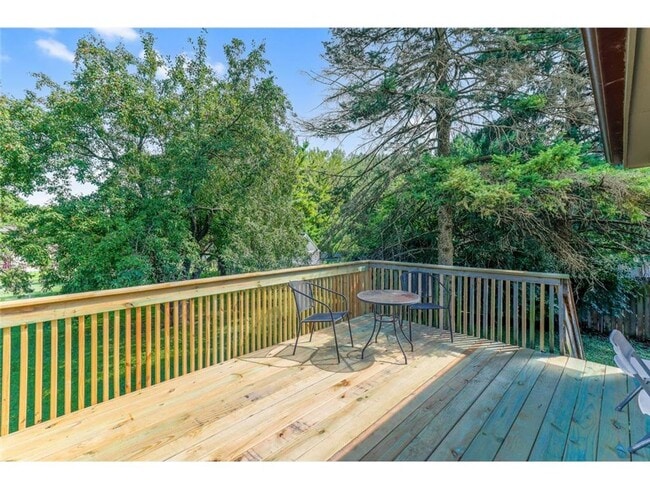 Building Photo - 6040 Hemlock Ln N