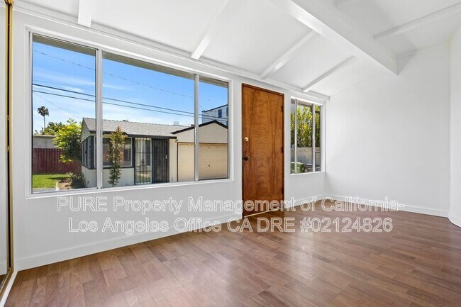Building Photo - 1534 S Hayworth Ave