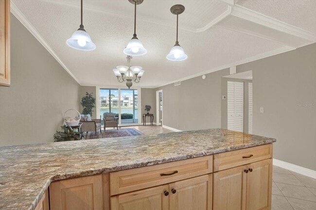 Building Photo - 7625 Sun Island Dr S