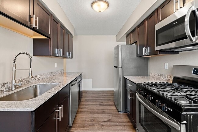 Building Photo - Park Place off Broadway