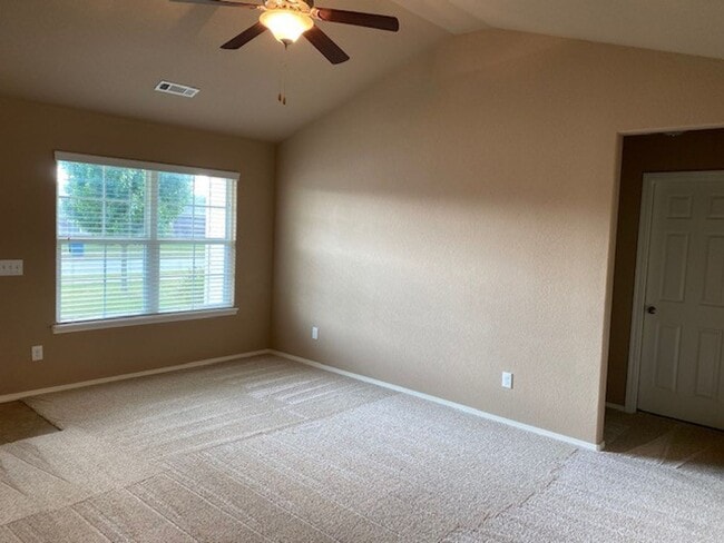 Building Photo - Super Cute Home in SW Bentonville!