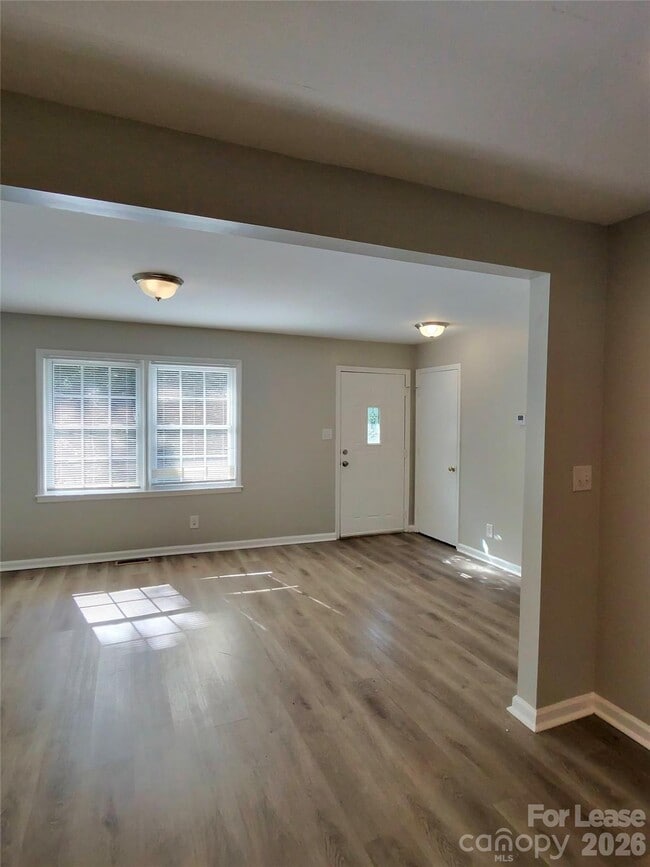 Building Photo - 6817 Deanwood Pl