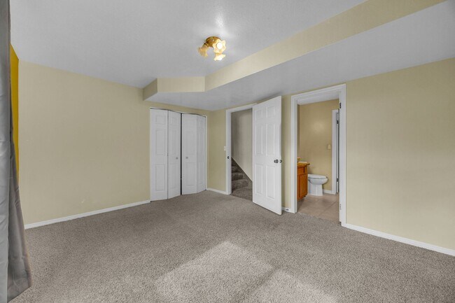 Building Photo - 567 N Allanwood Pl