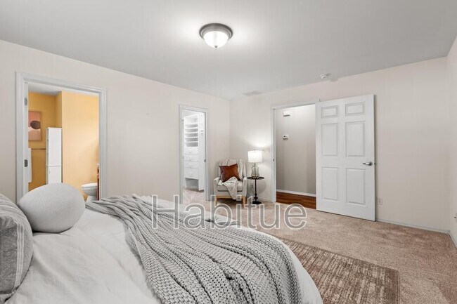 Building Photo - 2160 Dora Ln