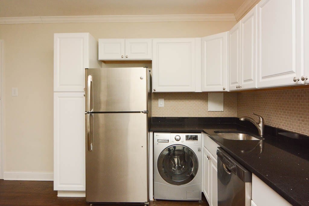 Building Photo - 3345 N Marshfield Ave