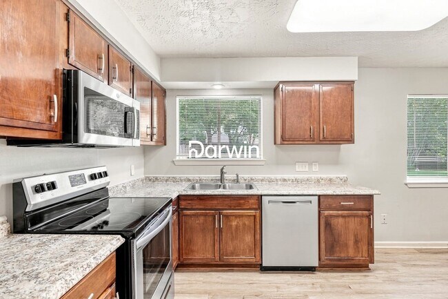 Building Photo - 6406 Summer Ridge Dr