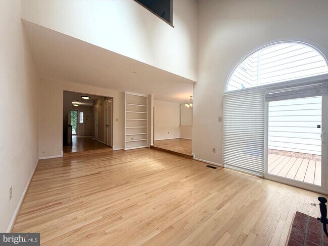 Building Photo - 7418 Crestberry Ln