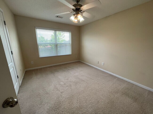 Building Photo - Pre-Leasing for August 2 2026 WITH FENCED IN YARD! 1/2 Off Deposit!