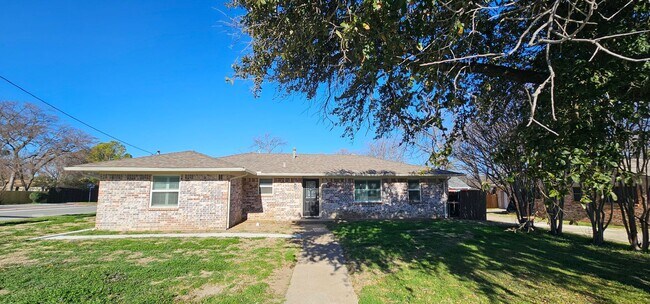 Building Photo - 1401 E Sherman Dr