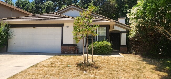 Building Photo - Wonderful 3 Bedroom Home in Desirable Laguna West Neighborhood
