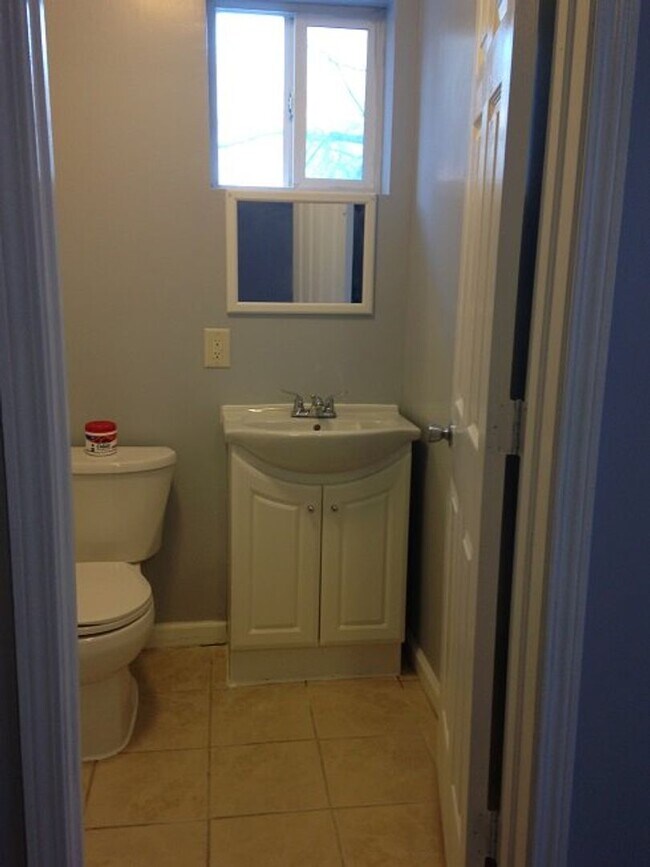 Building Photo - Beautiful new exterior on classic Harters Heights 4 bedroom (3 full baths) blocks from ND.