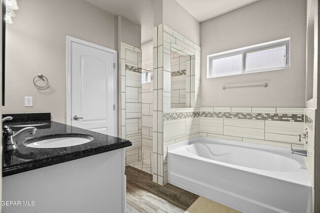 Building Photo - 13665 Lartington St