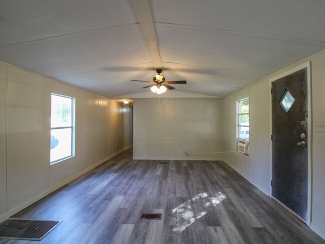 Building Photo - New Rental at River Road Estates!